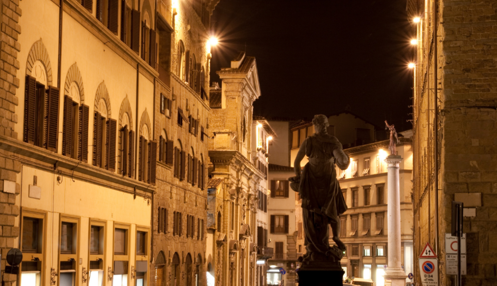 Florence at night: elegant itineraries of art, music and walks under the stars