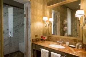 Bathroom room 63 Palazzo Davanzati